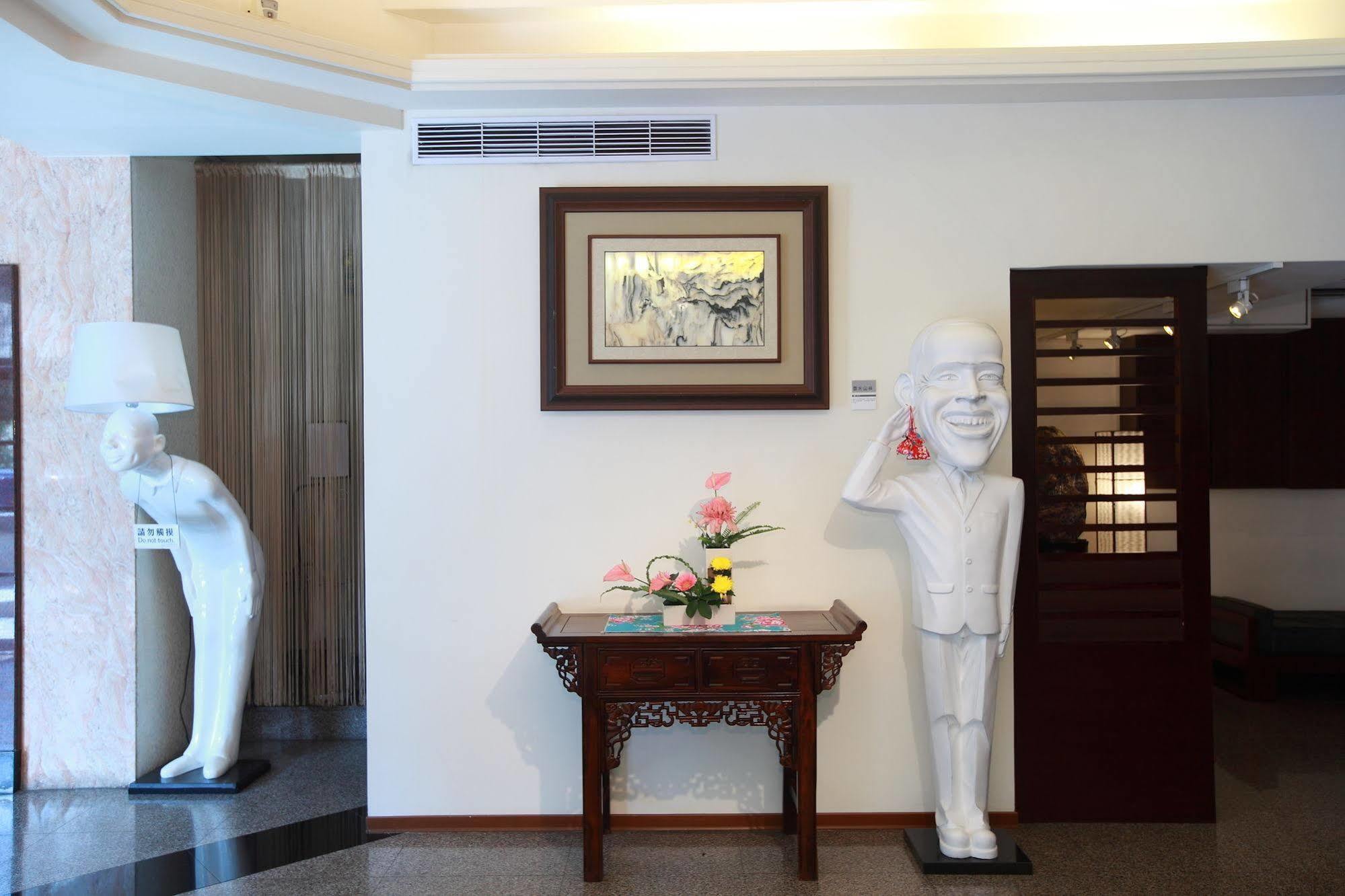 天璽商務飯店 Cullinan Hotel Хуалянь Екстер'єр фото